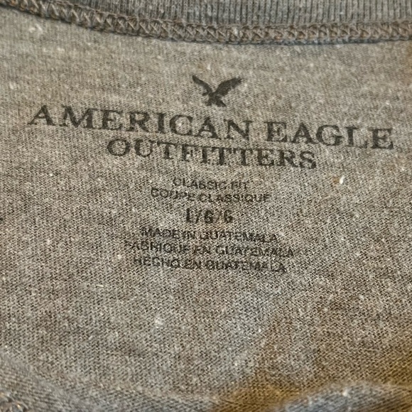American Eagle T-shirt - Picture 3 of 4